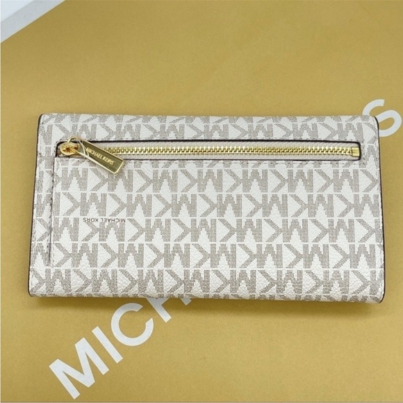 Michael Kors Large Trifold Wallet
Leather Vanilla - Picture 5 of 7